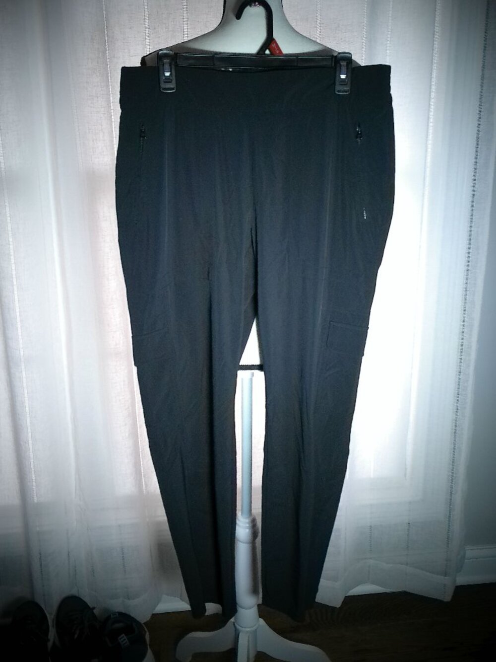ATHLETA Cargo Pants w/Zip Pockets Pull-On Ankle Stretch Black NWOT 14
